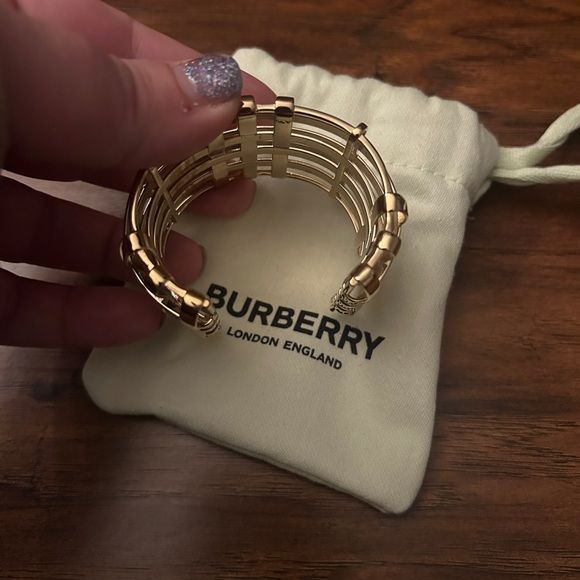 Burberry Cuff Link Bracelet NWT Size Small - Picture 3 of 3